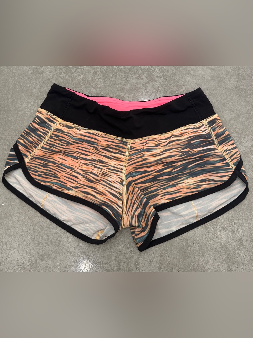 Lululemon tiger print hotty hots